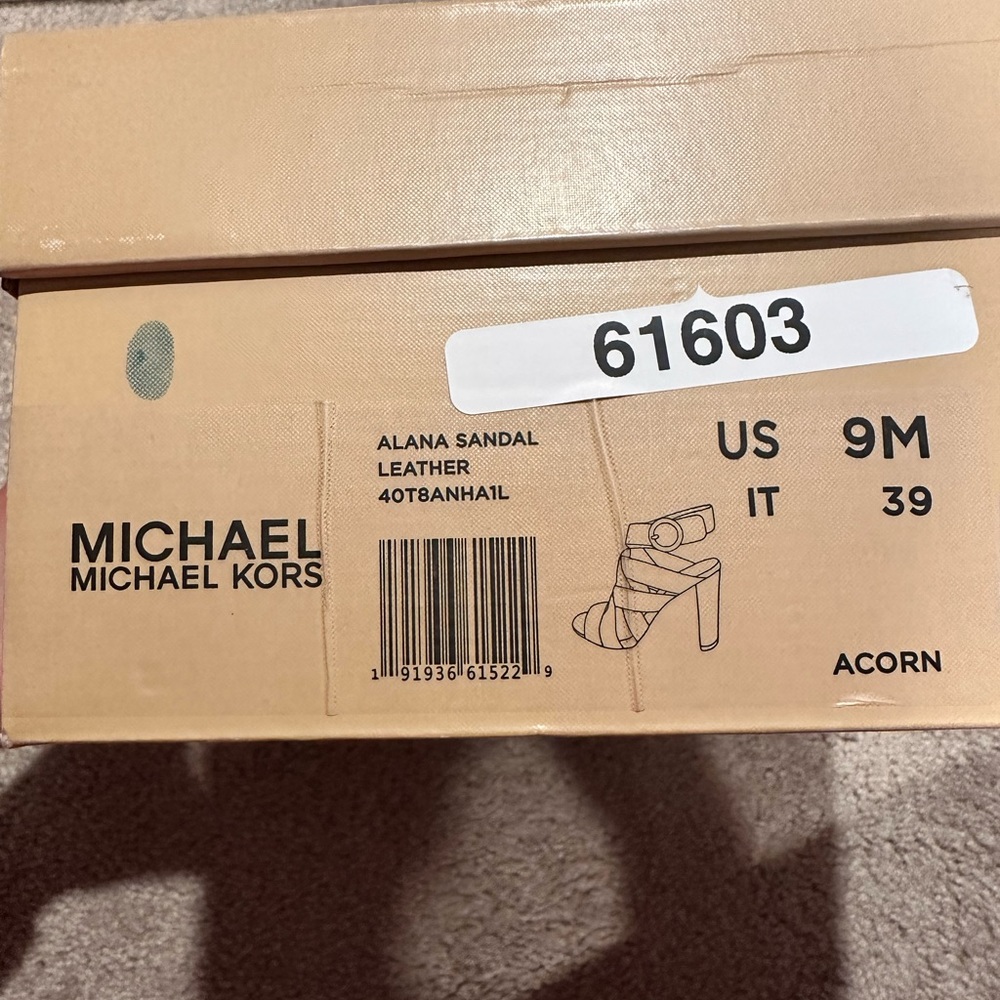 Women’s Michael Kors heels - Picture 2 of 4